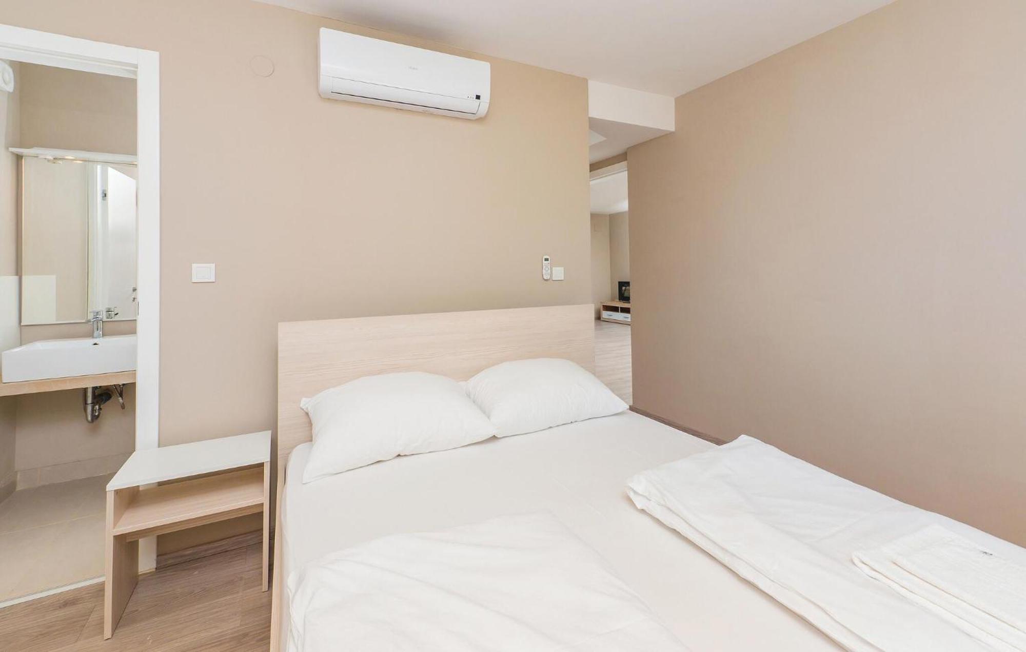 Pet Friendly Apartment In Povljana With Kitchen Exterior foto